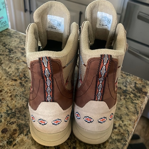 Brand new Merrill waterproof warm hiker boots - Picture 4 of 8